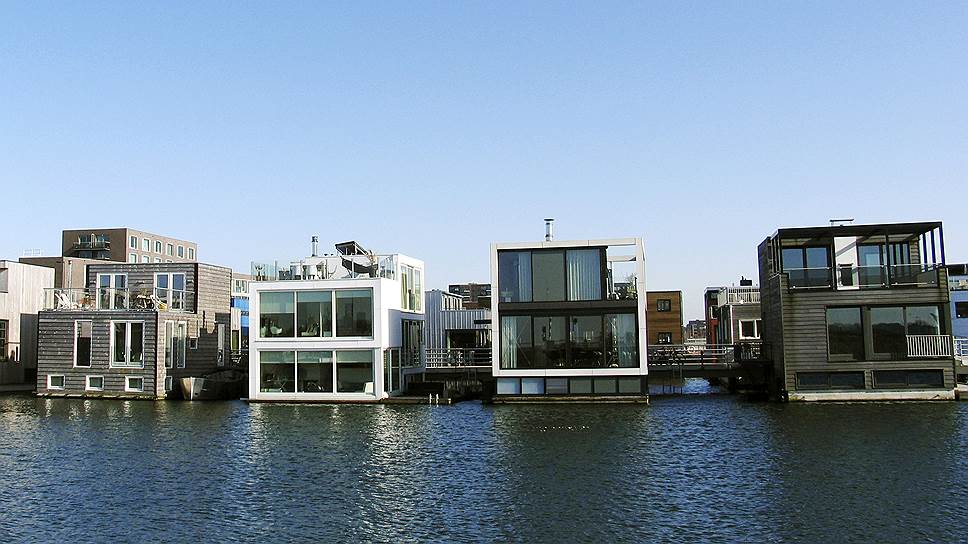 Дома на воде в новом районе IJburg в Амстердаме построены на искусственных островах