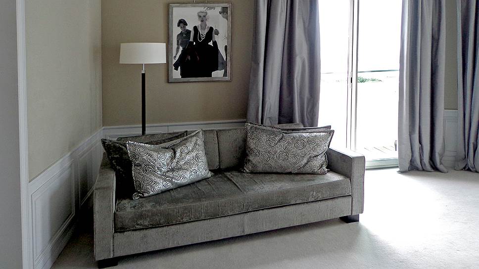 Жемчужно-серый цвет в апартаментах Christian Dior выбрала дизайнер Натали Райан, ответственная за облик бутиков французского дома Dior