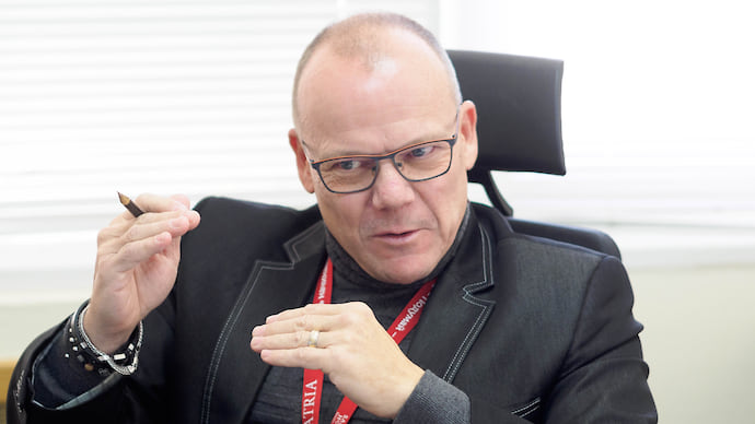 «Мы плывем против течения»