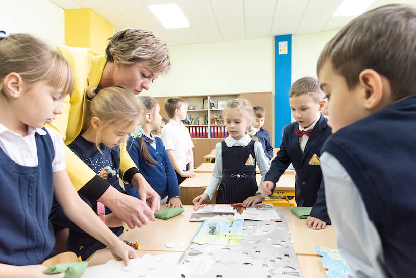 В Минпросвещения констатируют рост количества учеников на одного учителя: в 2019 году на одного педагога приходилось 14,9 обучающихся