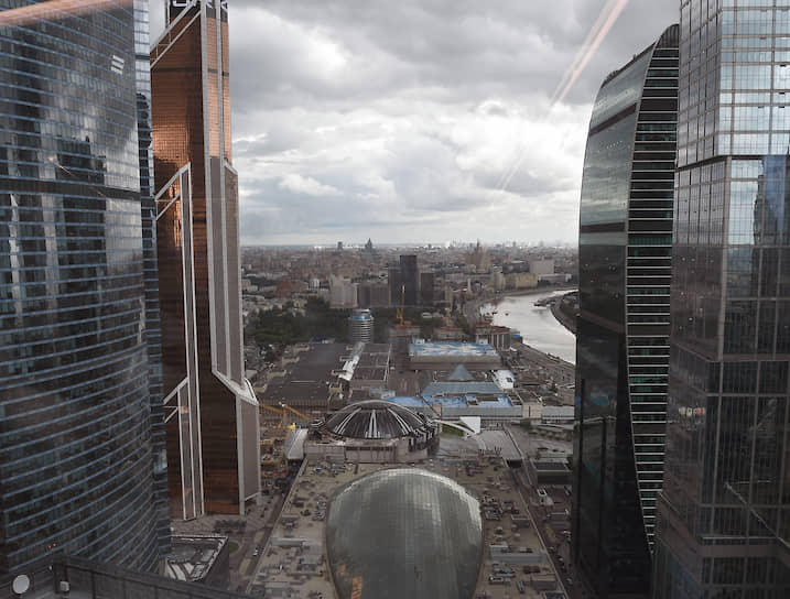 Положительная динамика цен в Москве связана прежде всего с сохранением активного спроса на недвижимость, а также с выходом на рынок ряда дорогих проектов, расположенных в наиболее престижных локациях города
