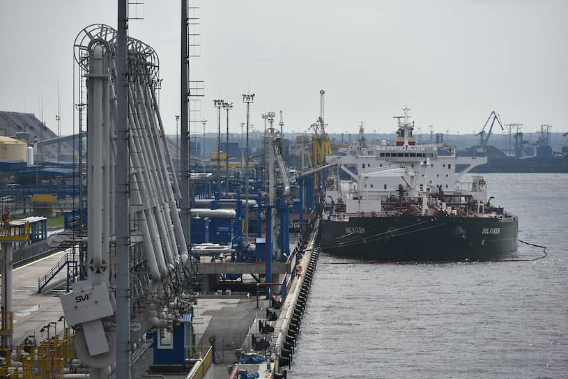 Грузооборот крупнейшего по перевалке порта Усть-Луга за первые шесть месяцев 2020 года снизился на 1%, до 53,8 млн тонн