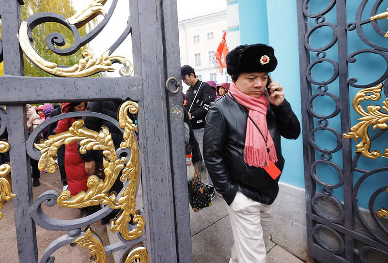 За время простоя «китайского потока» монополизированный им сегмент туристического рынка Петербурга сможет повысить качество, а традиционные достопримечательности — отдохнуть от сверхзагруженности