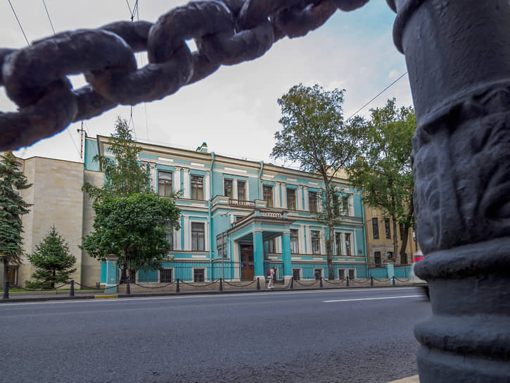 Особняк Витте — далеко не самое приметное здание в начале Каменноостровского проспекта