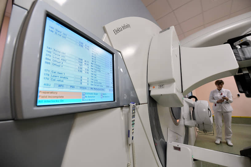 Новое оборудование в петербургских онкоцентрах позволяет сократить время процедур, принять больше пациентов, а в некоторых случаях — использовать менее травматичные методы лечения онкологии