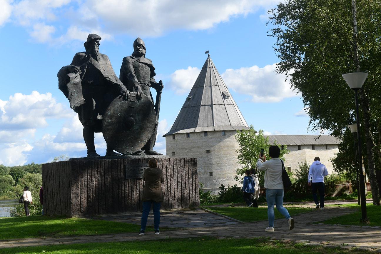 Гостиничный рынок — это сегмент, в котором не спрос рождает предложение, а предложение стимулирует спрос. Поэтому активное создание и улучшение туристической инфраструктуры, появление интересных и разнообразных концепций способствуют притоку туристов