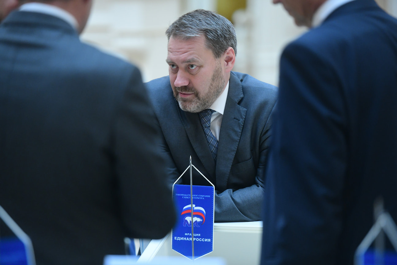 Спикер ЗакСа Александр Бельский отказ от согласования членов правительства с депутатами объяснил тем, что не может нести ответственность за будущее одобренных кандидатов