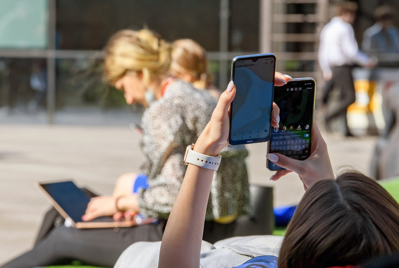 Эксперты акцентируют, что даже в неформальных чатах сохраняется необходимость соблюдения профессиональной этики