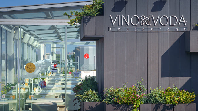 Vino & Voda на террасе