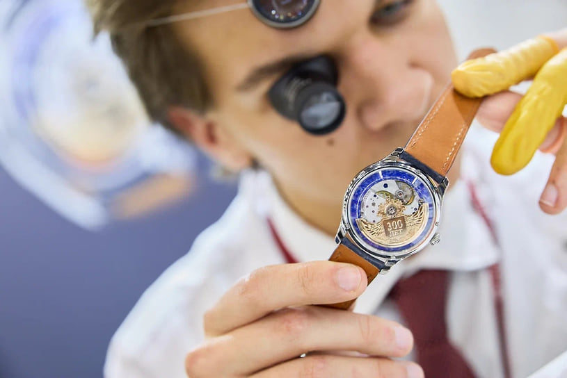 Производители балансируют между сохранением аутентичного часового искусства и необходимостью отвечать запросам нового поколения потребителей