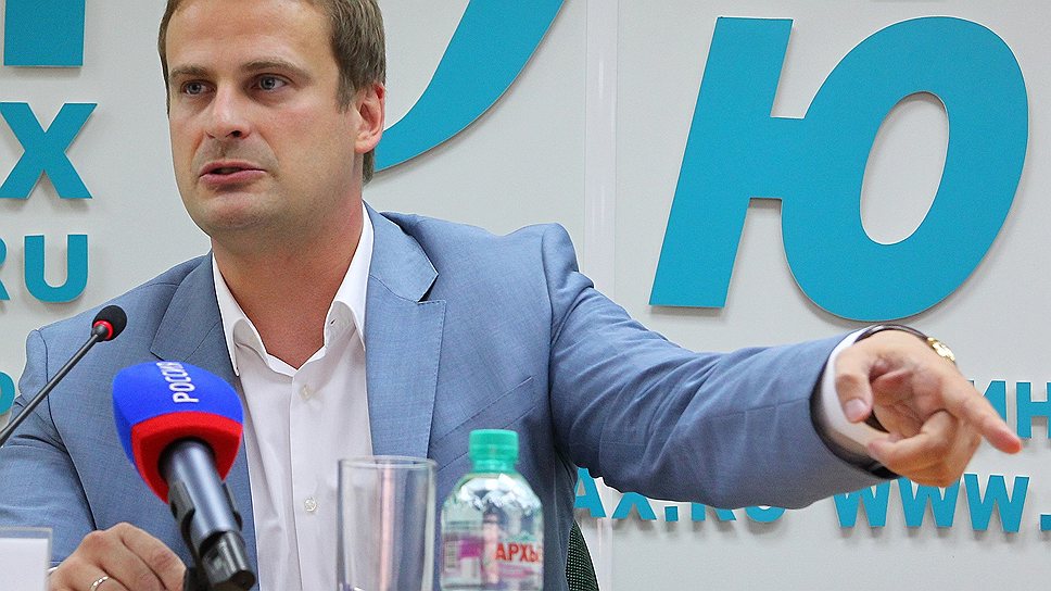 Господин Попов
 больше не готов мириться с «мелкими недостатками» ряда однопартийцев.