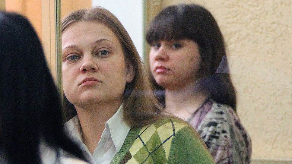 Виктория Тарвердиева (справа), по мнению заседателей, единственная из подсудимых заслуживает снисхождения