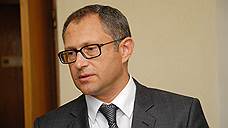Чиновников пристроили к делу