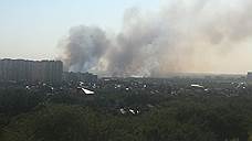 В Ростове в Западном микрорайоне начался крупный пожар