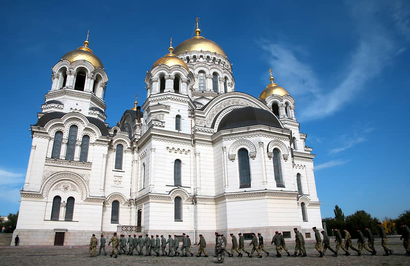 Добровольцы добровольческой бригады &quot;Дон&quot; у Патриаршего Вознесенского войскового всеказачьего Собора перед отправкой в зону проведения специальной военной операции