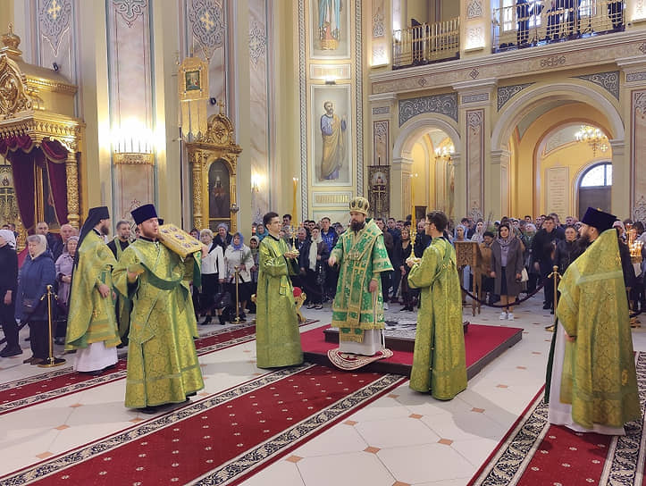 Литургия в Ростовском кафедральном соборе в праздник Входа Господня в Иерусалим