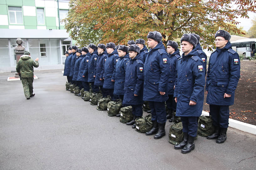 Торжественная церемония отправки призывников Ростовской области к месту несения военной службы на территории областного сборного пункта