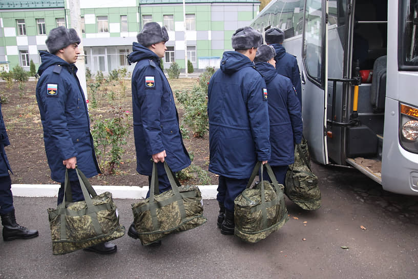 Торжественная церемония отправки призывников Ростовской области к месту несения военной службы на территории областного сборного пункта