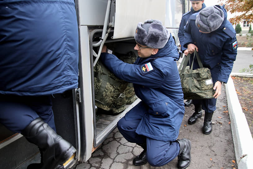 Торжественная церемония отправки призывников Ростовской области к месту несения военной службы на территории Мемориального комплекса &quot;Клятва поколений&quot;