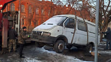 В Таганроге эвакуировали три брошенных у Центрального рынка авто