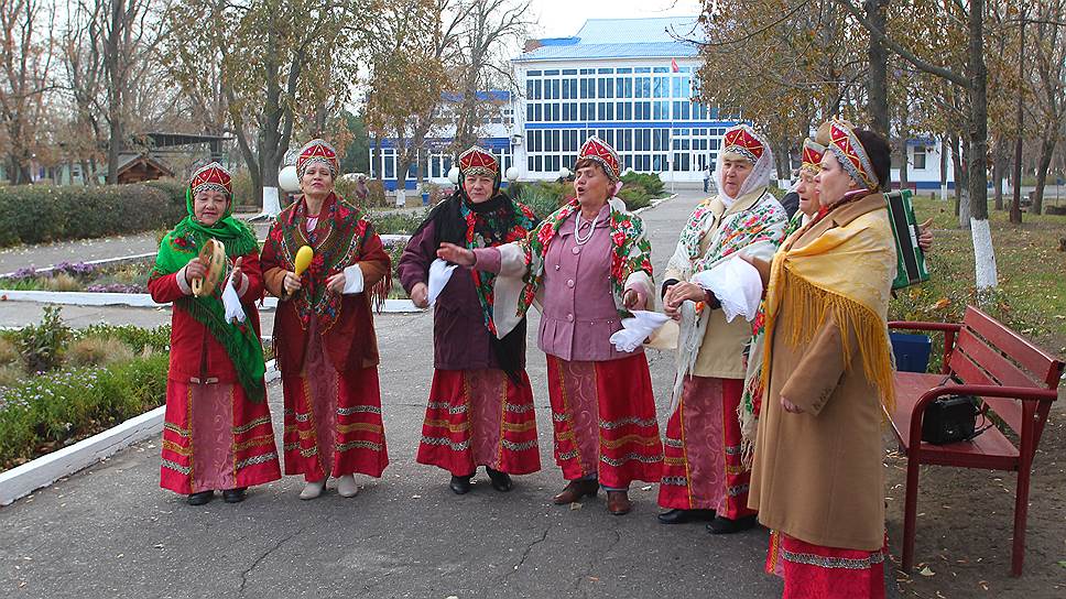 02.11.2014 Россия, Ростовская обл.
Выборы в органы власти самопровозглашенных Луганской и Донецкой Народных Рспублик (ЛНР и ДНР). Избирательный участок на территории пансионата «Красный десант».