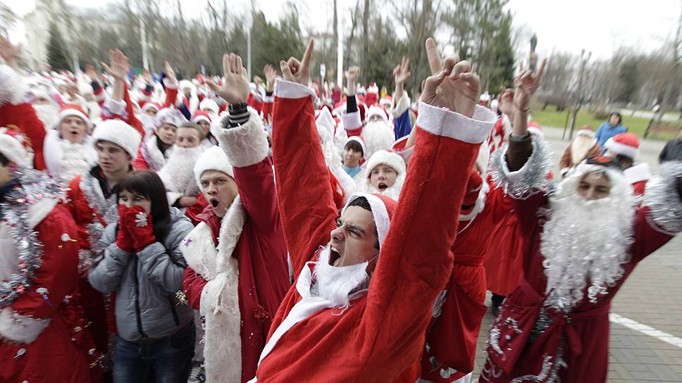 20.12.2014 Россия, Краснодарский край, Краснодар
Парад Дедов Морозов.