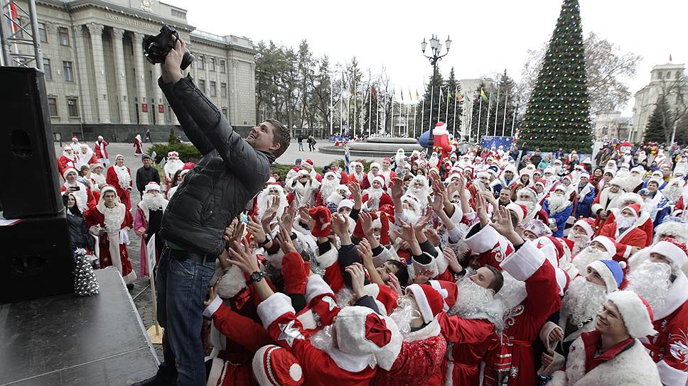 20.12.2014 Россия, Краснодарский край, Краснодар
Парад Дедов Морозов.