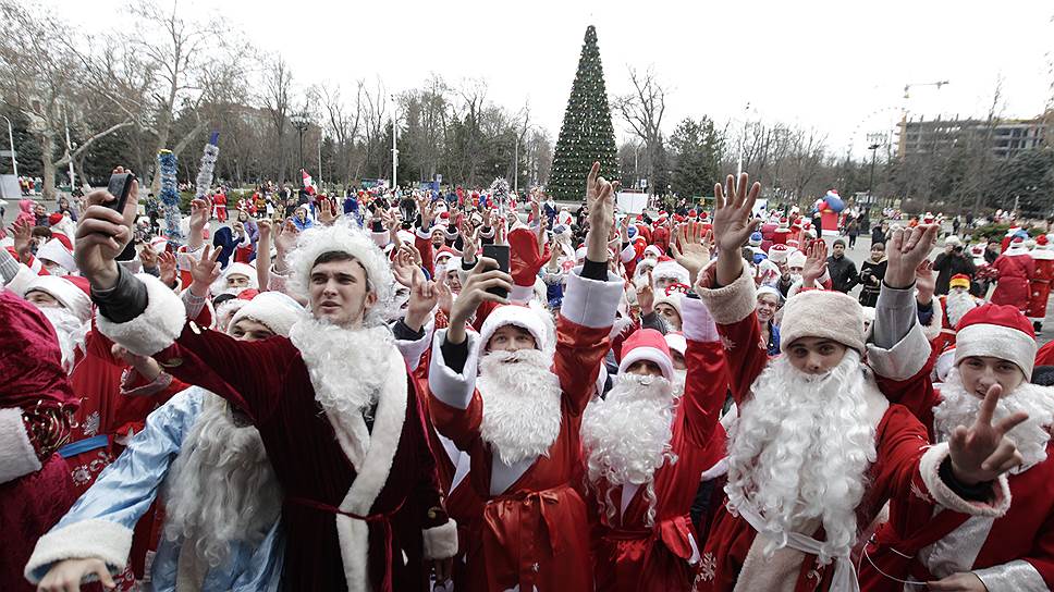 20.12.2014 Россия, Краснодарский край, Краснодар
Парад Дедов Морозов.