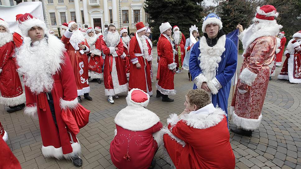 20.12.2014 Россия, Краснодарский край, Краснодар
Парад Дедов Морозов.