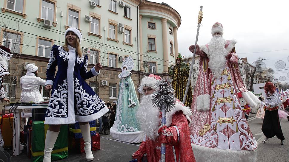 20.12.2014 Россия, Краснодарский край, Краснодар
Парад Дедов Морозов.