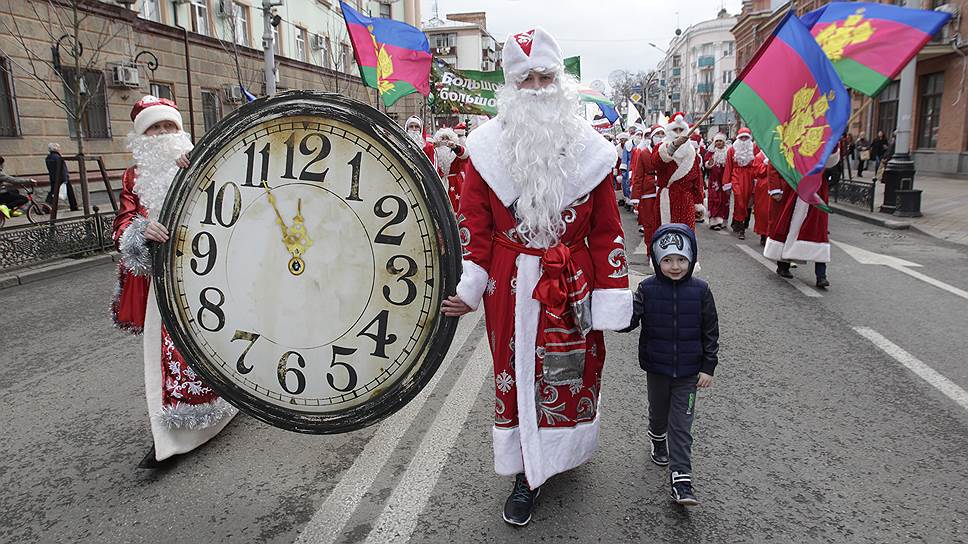 20.12.2014 Россия, Краснодарский край, Краснодар
Парад Дедов Морозов.