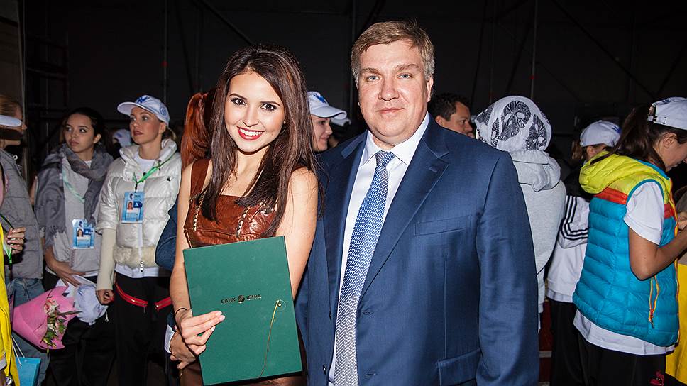 Камила Измайлова, обладательница специального приза от банка «Югра», Алексей Нефедов, президент банка «Югра».