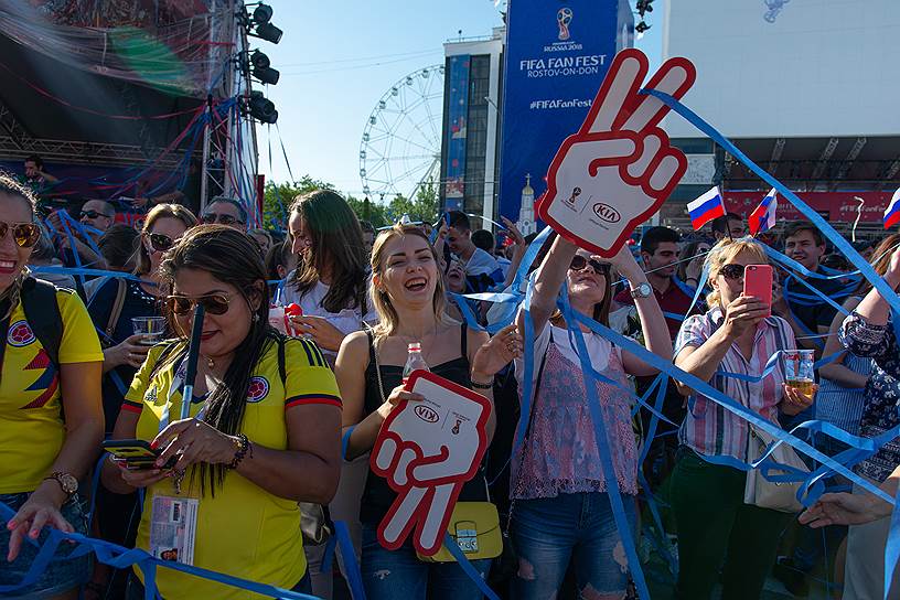 Открытие &quot;фестиваля болельщиков ЧМ 2018&quot;. Болельщики в фан-зоне, на Театральной площади