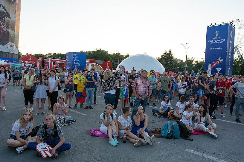 Открытие &quot;фестиваля болельщиков ЧМ 2018&quot;. Болельщики в фан-зоне, на Театральной площади