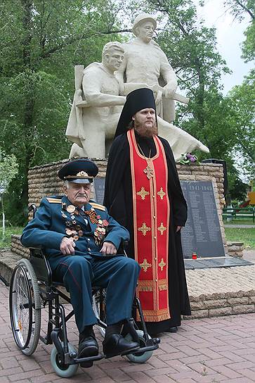 Молебен на братской могиле и шествие &quot;Бессмертный полк&quot; в станице Старочеркасская