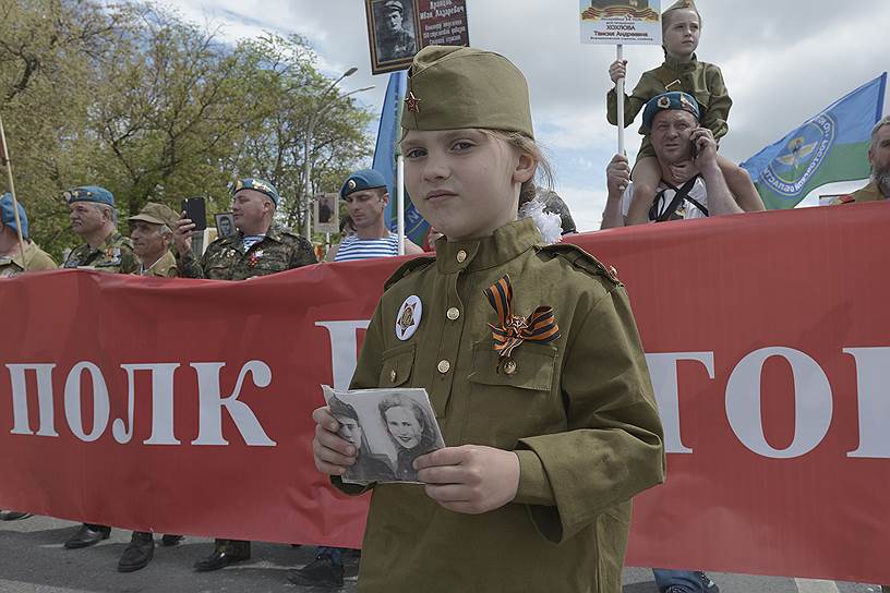 Шествие &quot;Бессмертный полк&quot;, на Театральной площади.