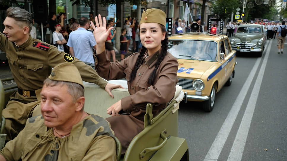 Всероссийская акция «Ночь кино» прошла в Краснодарском крае. В Краснодаре акция открылась марш-парадом духовых оркестров и театрализованным шествием персонажей из отечественных фильмов и мультфильмов