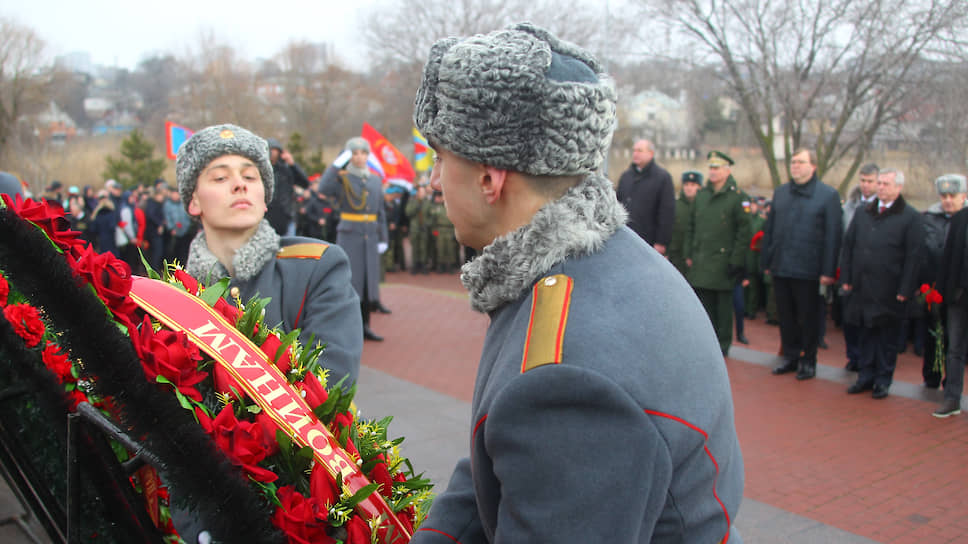 Церемония возложения венков и цветов к мемориальному комплексу «Кумженская роща», посвященная 77-й годовщине со дня освобождения г. Ростова-на-Дону от немецко-фашистских захватчиков.