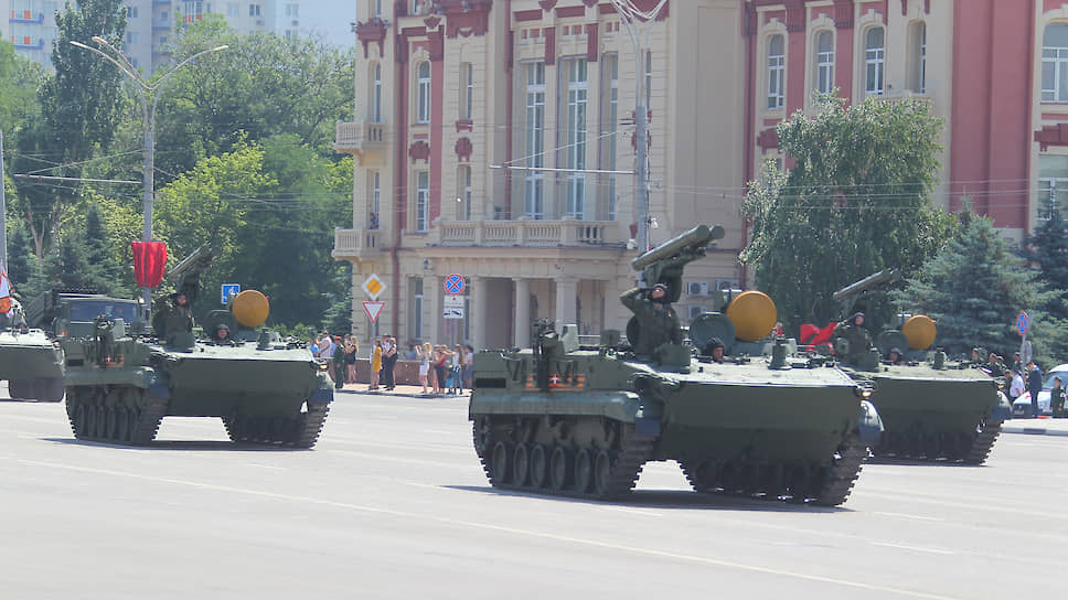 Военный парад на Театральной площади, посвященный 75-летию Победы в Великой отечественной войне