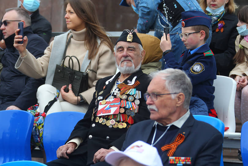 Военный парад на Театральной площади, посвященный 76-летию Победы в Великой Отечественной войне (ВОВ).