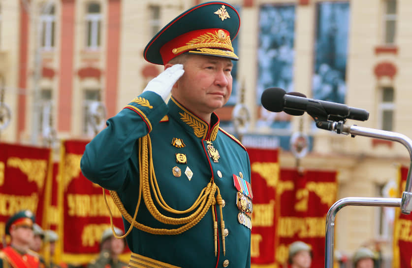 Военный парад на Театральной площади, посвященный 76-летию Победы в Великой Отечественной войне (ВОВ).