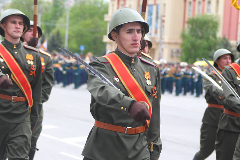 Военный парад на Театральной площади, посвященный 76-летию Победы в Великой Отечественной войне (ВОВ).