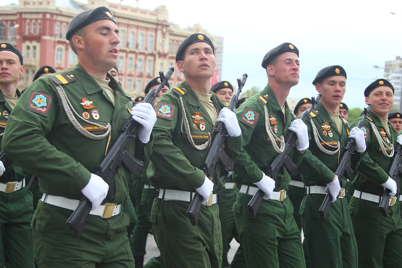 Военный парад на Театральной площади, посвященный 76-летию Победы в Великой Отечественной войне (ВОВ).