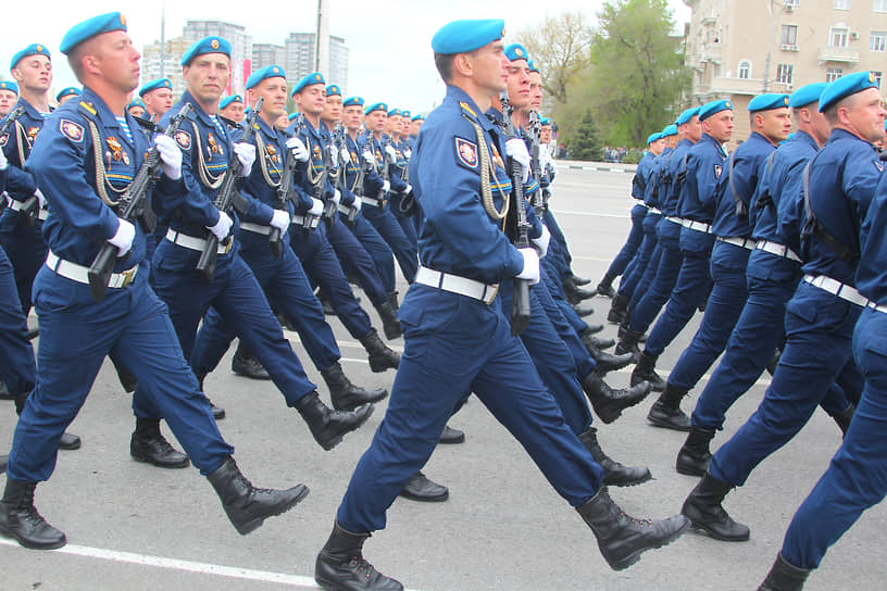Военный парад на Театральной площади, посвященный 76-летию Победы в Великой Отечественной войне (ВОВ).