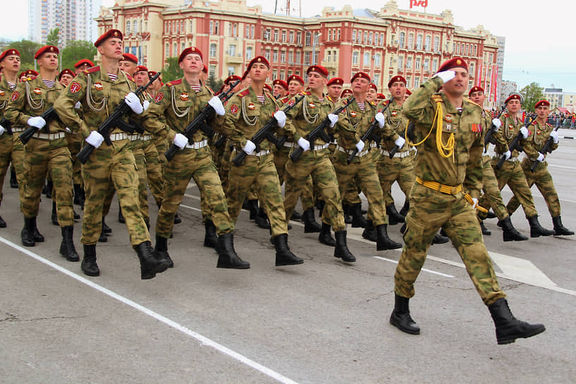 Военный парад на Театральной площади, посвященный 76-летию Победы в Великой Отечественной войне (ВОВ).