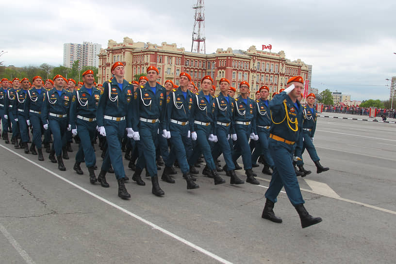 Военный парад на Театральной площади, посвященный 76-летию Победы в Великой Отечественной войне (ВОВ).