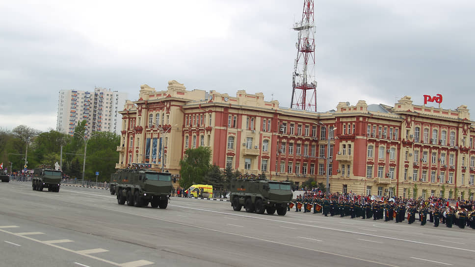Военный парад на Театральной площади, посвященный 76-летию Победы в Великой Отечественной войне (ВОВ).