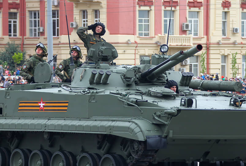 Военный парад на Театральной площади, посвященный 76-летию Победы в Великой Отечественной войне (ВОВ).