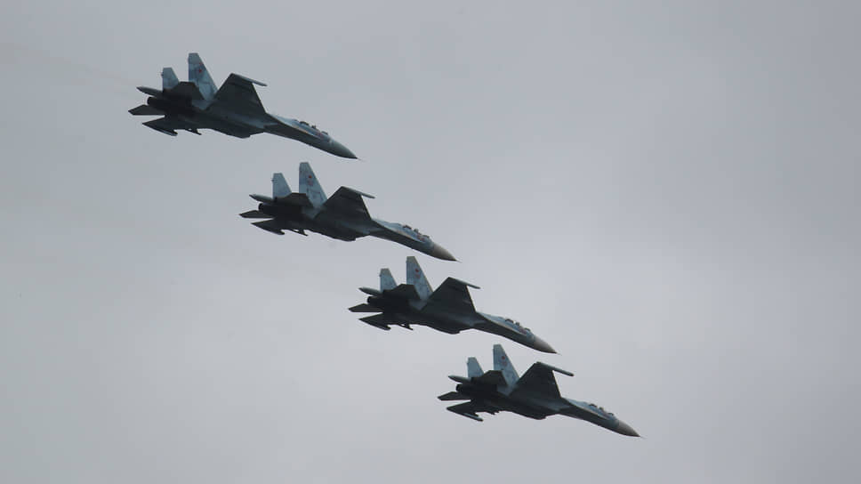Военный парад на Театральной площади, посвященный 76-летию Победы в Великой Отечественной войне (ВОВ).