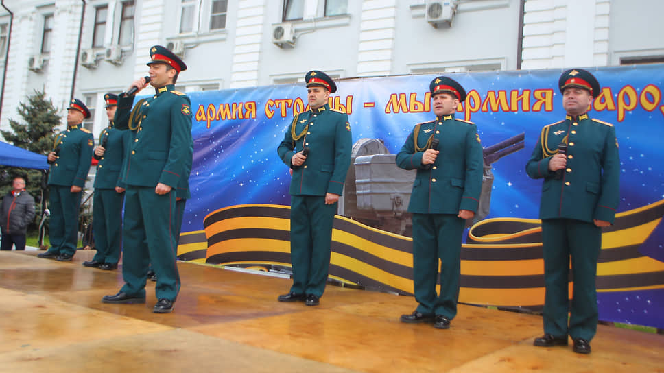 Церемония встречи агитационного поезда Министерства обороны России &quot;Мы - армия страны, мы - армия народа&quot;, на железнодорожном вокзале &quot;Ростов-Главный&quot;.